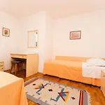 Appartement In With 2bdr Close Maslinica Beach, 06 Rabac