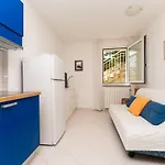 Appartement In With 2bdr Close Maslinica Beach, 06 *