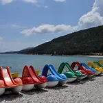 Appartement In With 2bdr Close Maslinica Beach, 06 Rabac
