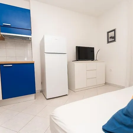 In With 2bdr Close Maslinica Beach, 06
