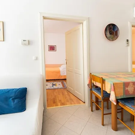 In With 2bdr Close Maslinica Beach, 06 Rabac