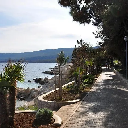 In With 2bdr Close Maslinica Beach, 06 Lägenhet Rabac