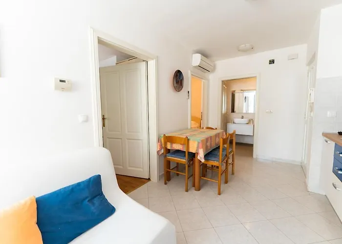 In With 2bdr Close Maslinica Beach, 06