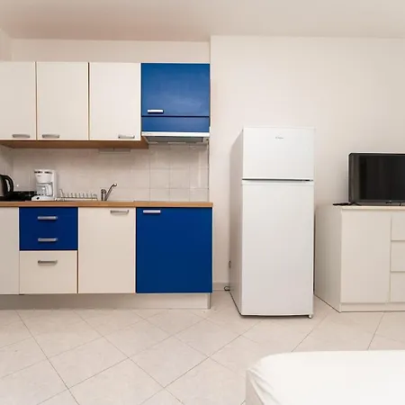 In With 2bdr Close Maslinica Beach, 06 Appartamento *