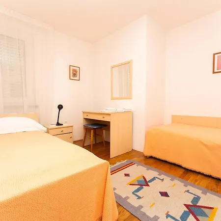 In With 2bdr Close Maslinica Beach, 06 Rabac