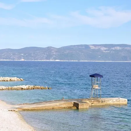Appartamento In With 2bdr Close Maslinica Beach, 06