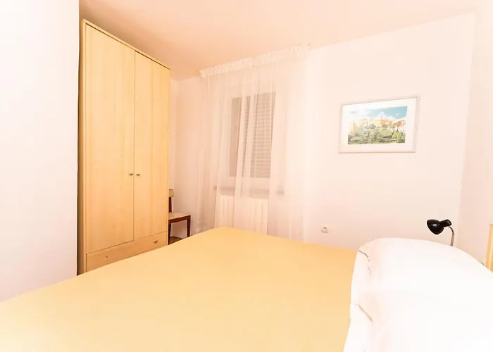Apartmán In With 2bdr Close Maslinica Beach, 06